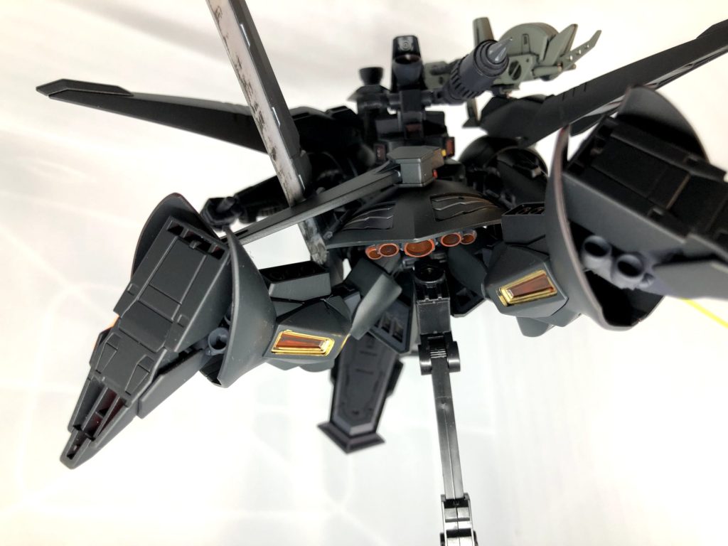 スカート内部にはバーニアが増設されています！