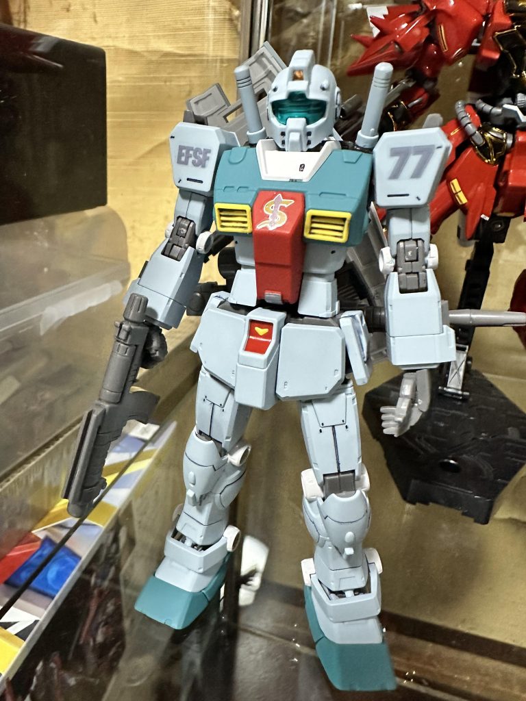 ビームライフルよりマシンガンの方がやっぱりジムは似合いますね。