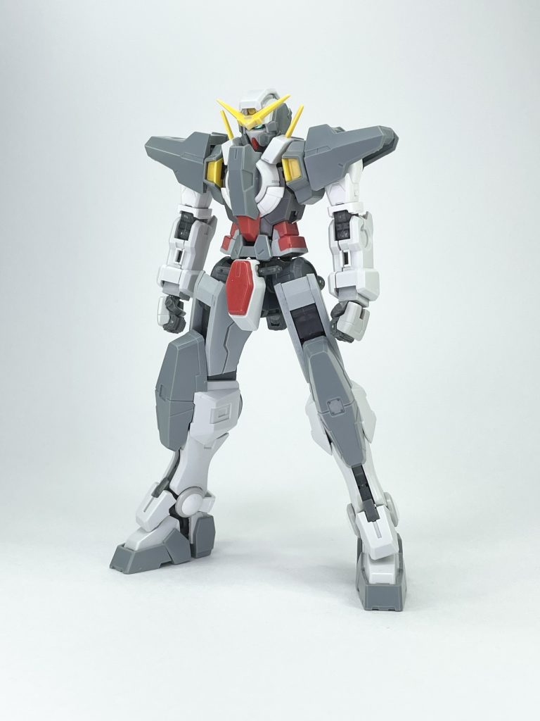 とりあえず被せてみた状態。ここから弄っていきます。この時の太腿はプラ板で作った試作品です。