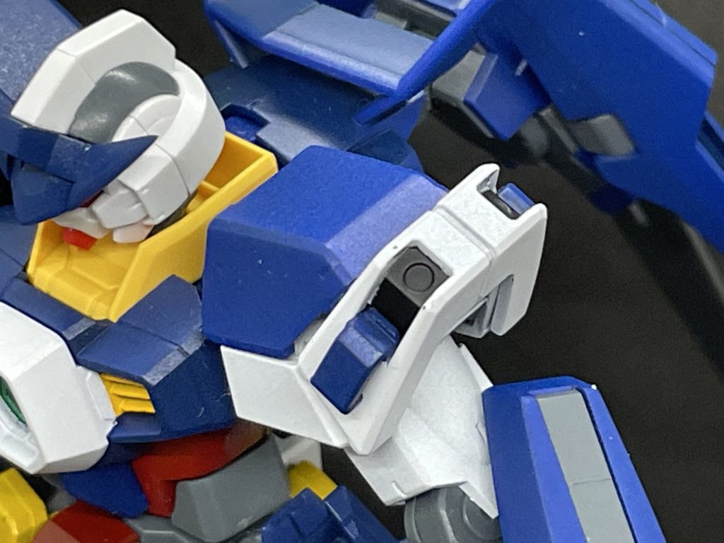 肩部ミサイルハッチ