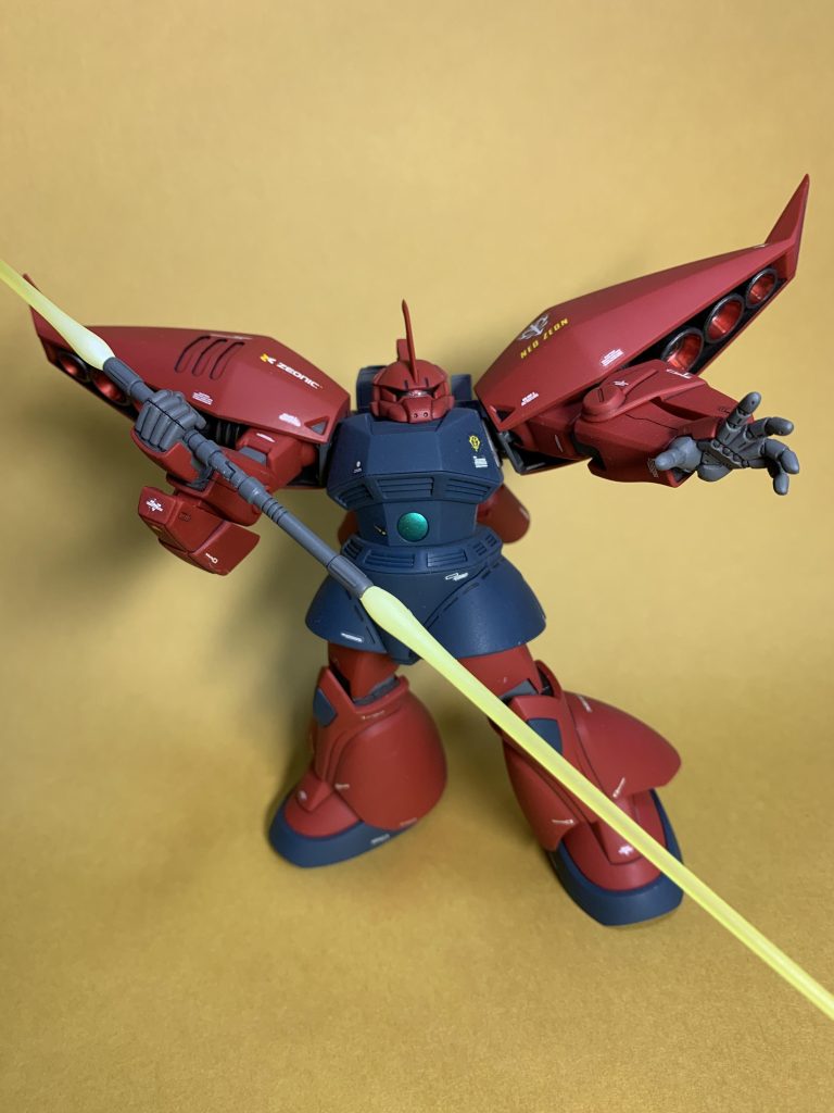 ビームサーベルは下の部分をタミヤスプレーのパールホワイトで軽く塗装。