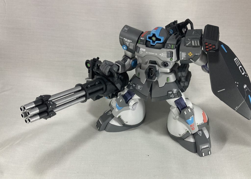 メイン武装の大型ガトリングガンちょびっとだけドムのビームバズーカでカスタムしてます