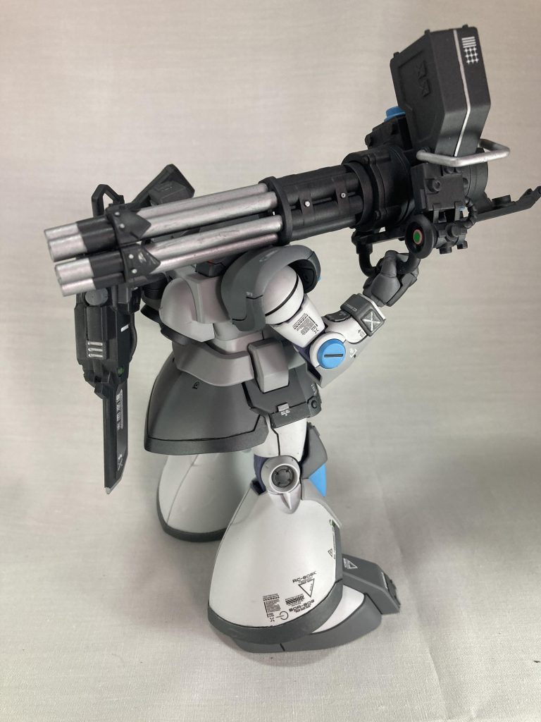 背面とか側面は正面より抑えめにごちゃつかせました(趣味)