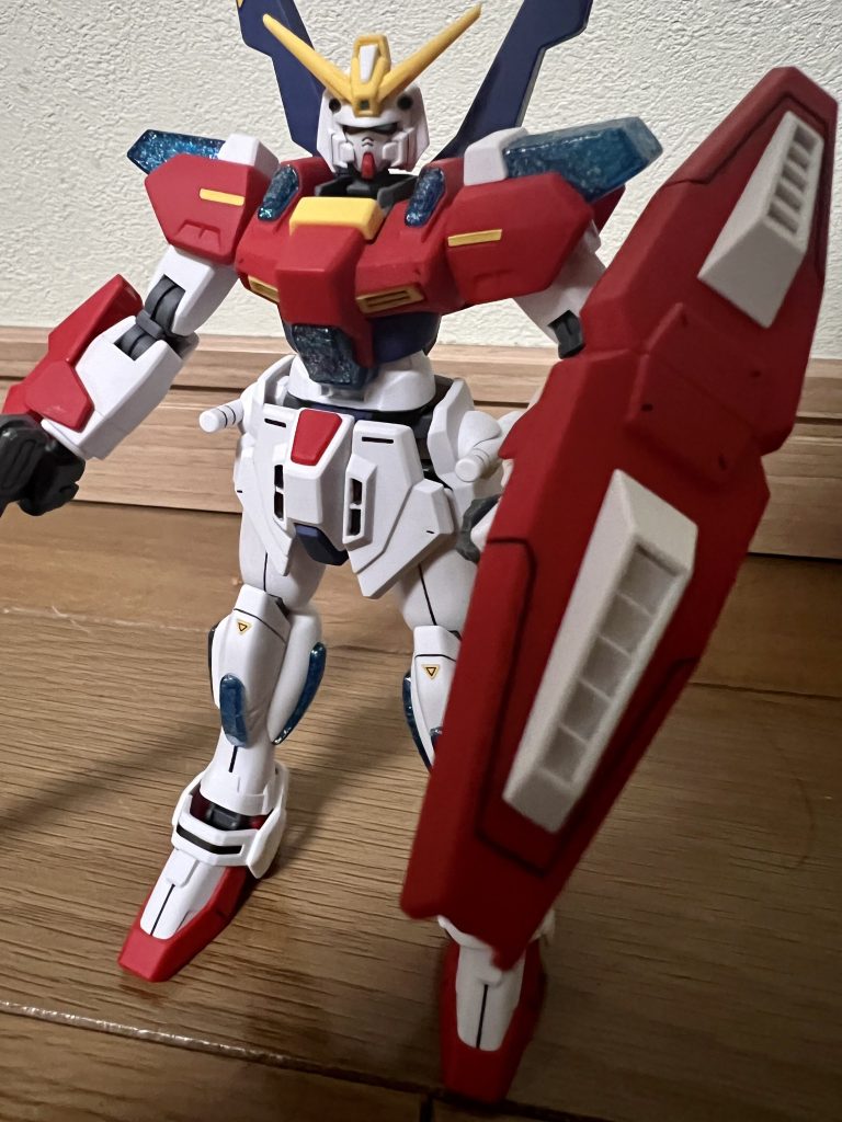 アニメに近くなるようにクリアパーツにはラメ入りのマニキュアを上から塗り、さらにその上から光沢スプレーを吹くことによって触ってもラメが落ちないように工夫しました。  