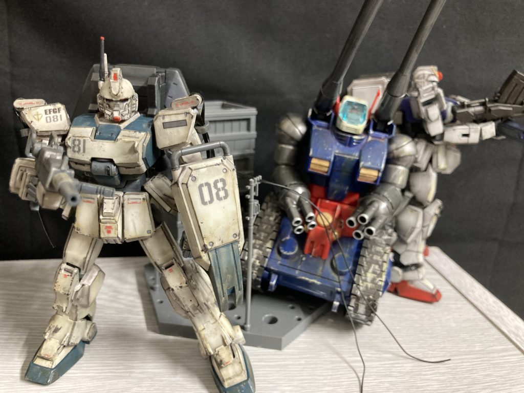 ガンタンクを護衛するということは…きっとそのうち青い奴がやってきます(早く作りたいのに完全に積まれてます)