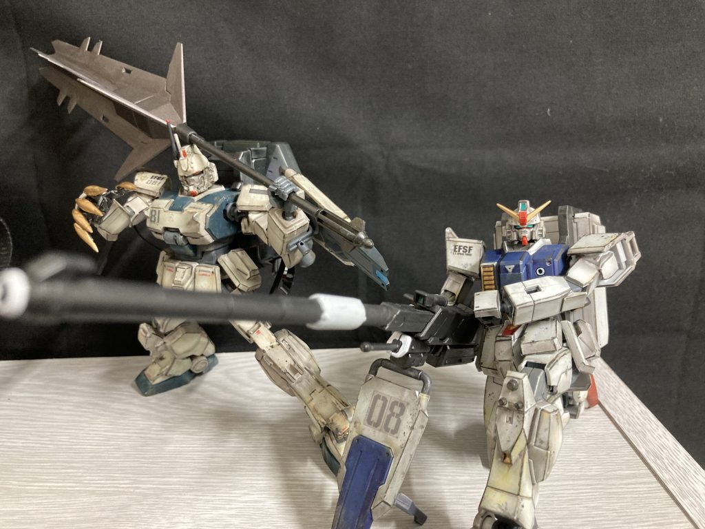 汚しを好む作品といえば、鉄血…異世界転生したEz-8と陸戦ガンダム陸戦は滑空砲に変わっても変わりないというか、むしろこちらの方が砲身長くて似合います。Ez-8はコレジャナイ感