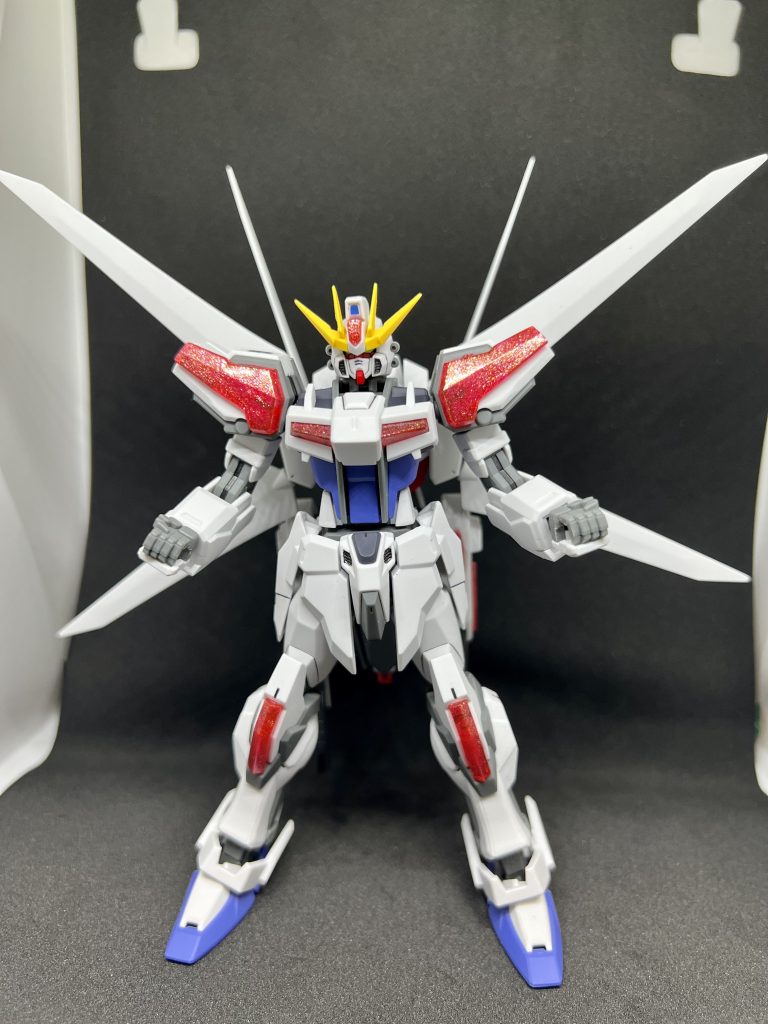 次にビルドストライクエクシードギャラクシーですがスターバーニングと同じように墨入れとつや消し、アンテナを尖らせたりしました。