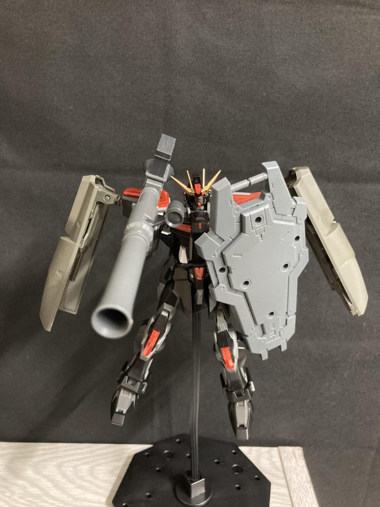 無限の可能性を秘めたガンプラであって欲しいと言うイオリ・セイの願い通り適当にミキシング。ディランザソル+システムウェポン009塗装はしてません。無改造でミキシング楽しめますというのが伝われば。ビルドメタバースよ!私は帰ってきた!とか聞こえてきそうな機体