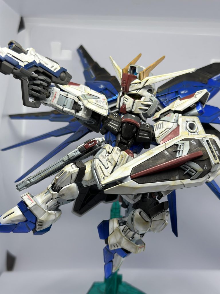 SDMGだけあってこのサイズにギミック満載でしかもイケメン!作ってて楽しいキットでした。