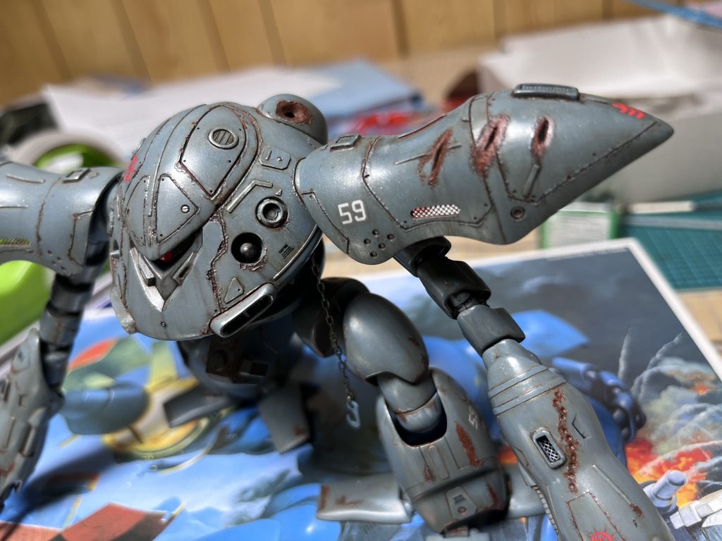 肩のアーマーと腕には、前に教えてもらった「茶こしの網」テクニック!良い感じに網ってます。それと背番号はゴッグの59!