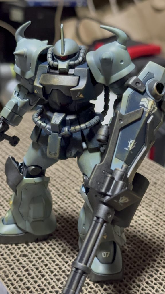 デカールを貼ってトップコートまで仕上げました。HGUCの出来は本当に素晴らしいですね。パーツ数も程よく作りやすいキットですね。組むだけなら30分もいらないと思うほどでした。