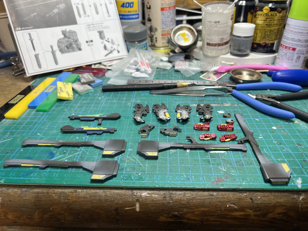 マスキング 1部内部フレームは差し色でシルバー塗ってます