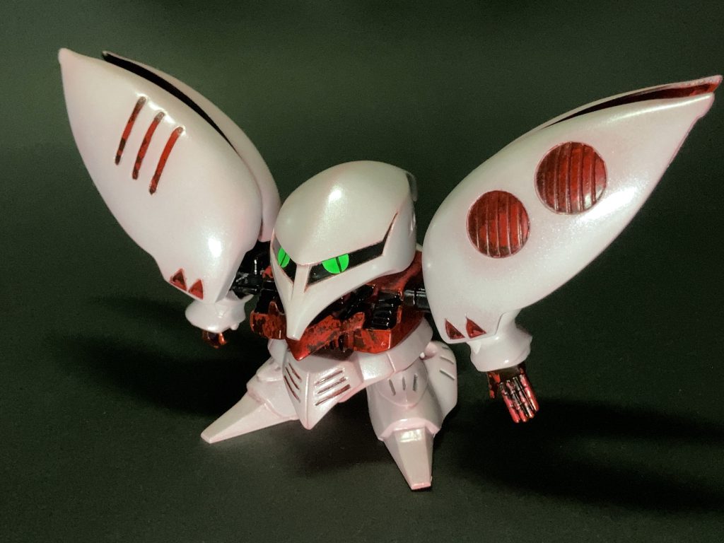 ライトを室内灯を消してライトをあてたら赤みが弱まって白パールになりました。ライティングは深いですね🤔