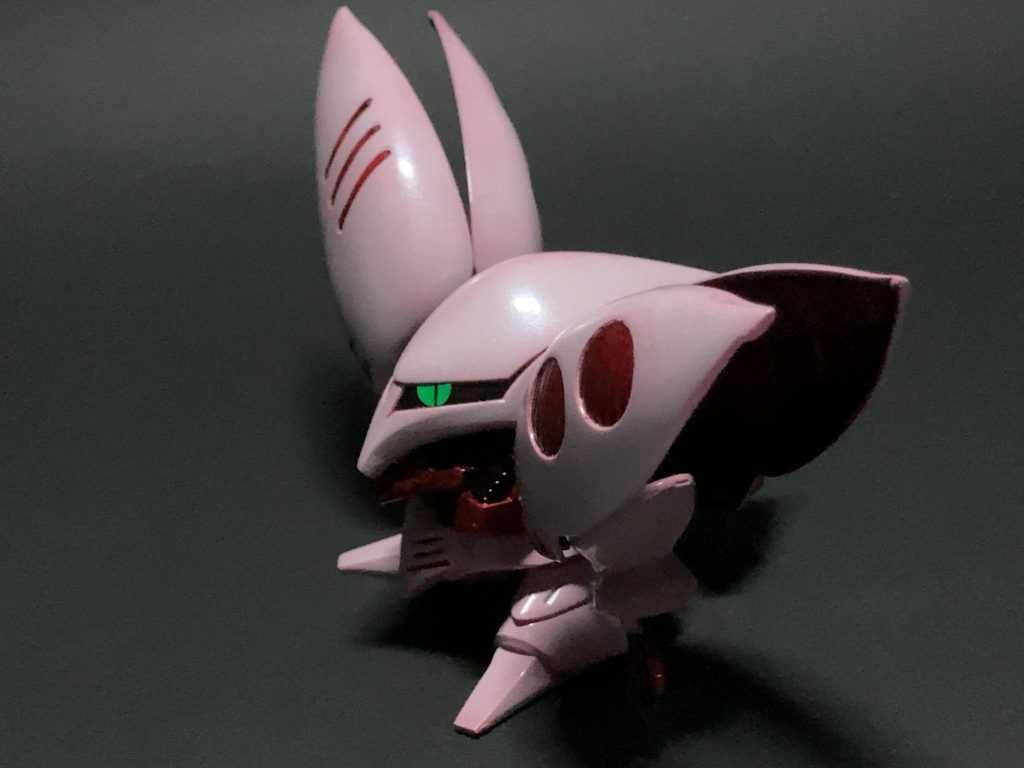 横から室内灯のみで撮影しています。