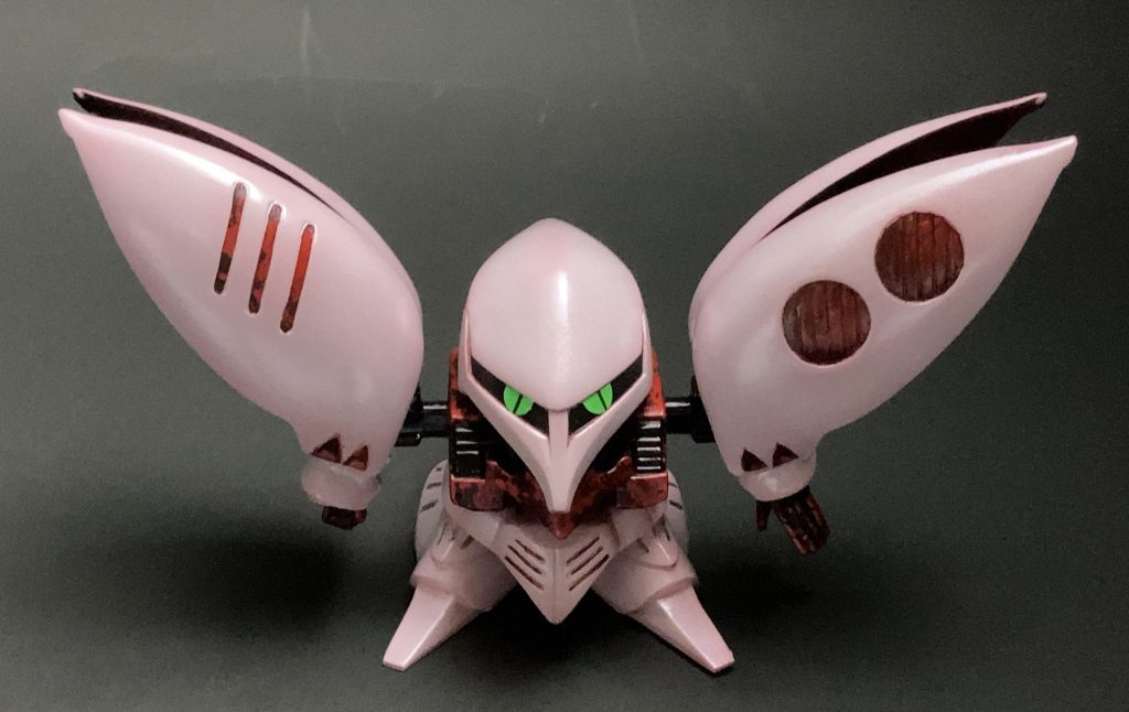 正面から無改造なのですが腕と胴の隙間が気になりますね。🧐