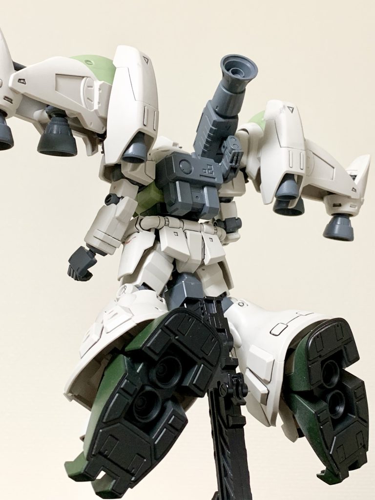 後ろからの見上げショット。