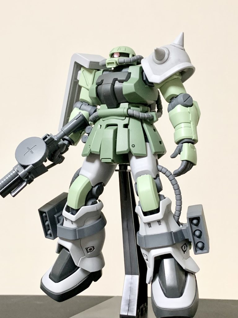 モノアイはラインストーンを貼ってます。