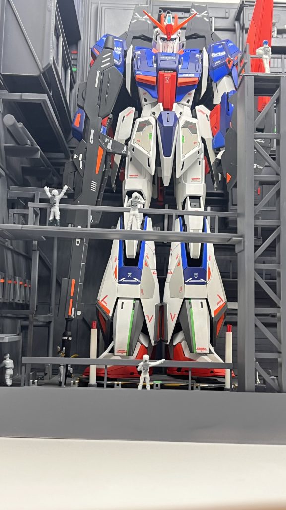 Zガンダム格納しました。臨場感があって良い感じです。