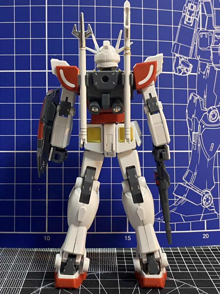 見事なパーツ分けで、凶悪な合わ目はスネとふくらはぎのみというのはすごいと思うのですが、一番目立つ場所という悩みどころでもあります。