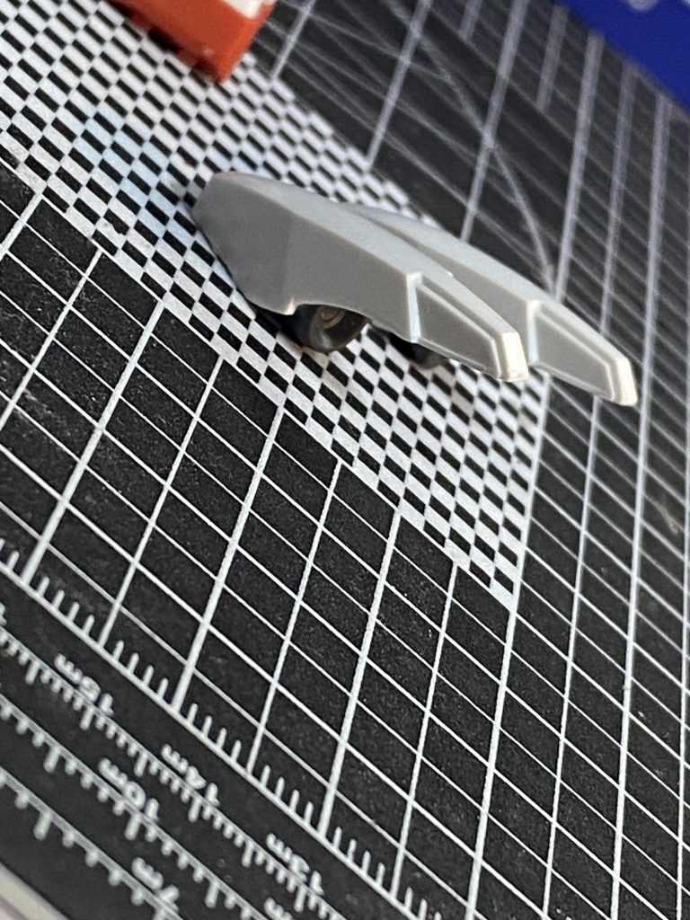 まぁ、やらなかったのは、その前に、EGガンダムのパーツとバックパックから作ってみた、この追加ブーストがうまくつかなかったので、まぁ良いかなーって気分になったのもありますが、、、