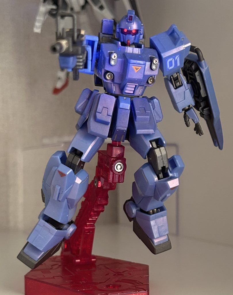 パール塗料のレッドを使って光の反射で赤く見えexam発動に見えるようにしたかったのですが思ったよりわかりづらかったです😭初めてパール塗料使ってのですが希釈が濃かったのと合間にうがいなどしなかったせいか途中でエアブラシが詰まってしまいとても焦りました。目の中は蛍光塗料でブラックライトで光らせてます。