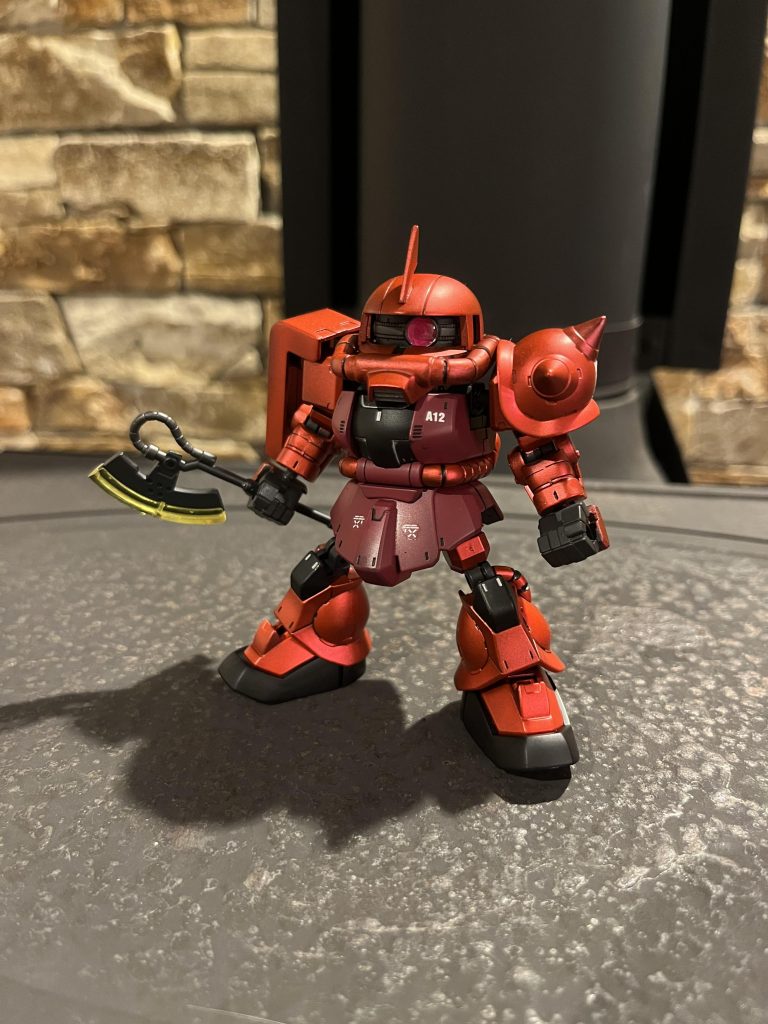 最後にヒートホークを持ってポージング！最後まで視聴ありがとうございました！次はいよいよお楽しみのハロウィンガンプラを投稿予定ですので、お楽しみに(๑>◡<๑)