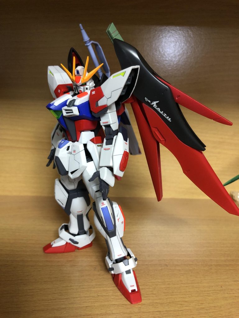 写真にはありませんがスターバーニングの腕付けたり、ギャラクシーコスモスの肩や足付けたり、ウィンダムの胴体付けたりしましたが最終的にはほぼスタービルドストライクに戻りました汗