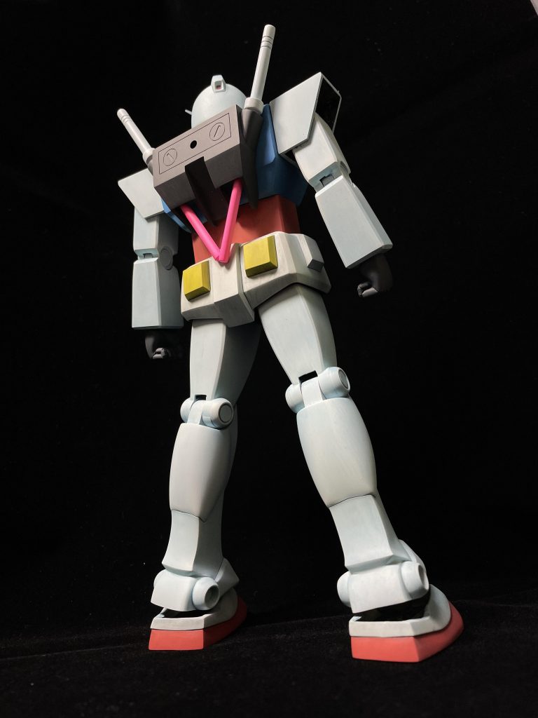 バックパックから突き出してるビームサーベルはリスペクトの意味も込めてそのままにしてあります（笑）