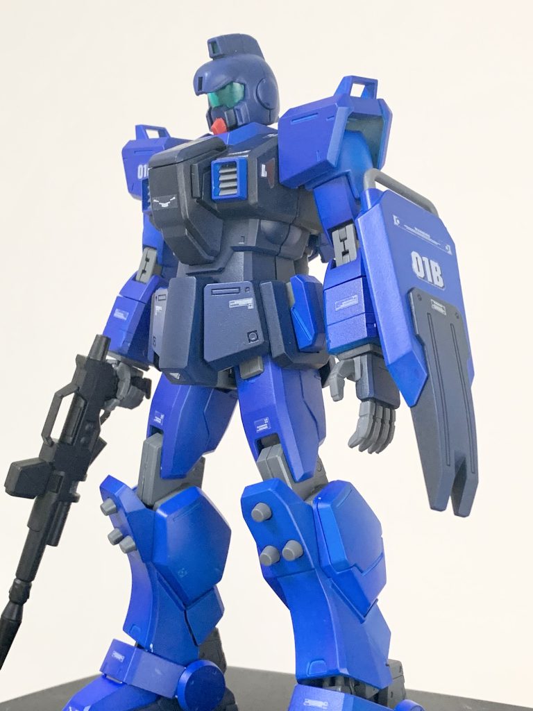 デカールの上から艶消しクリアを吹いてます。