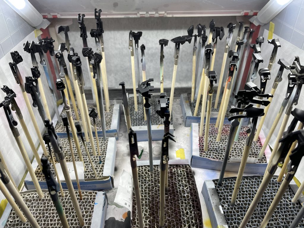 全部下地は黒で塗装しました。塗料は全体的に暗めにしました。 