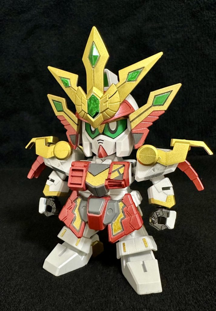 緋天の鎧装着し、雷凰頑駄無モード。改めて見るとグレーの部分がいいアクセントになってますね。細かいところの筆塗りはもっと頑張らなきゃ。