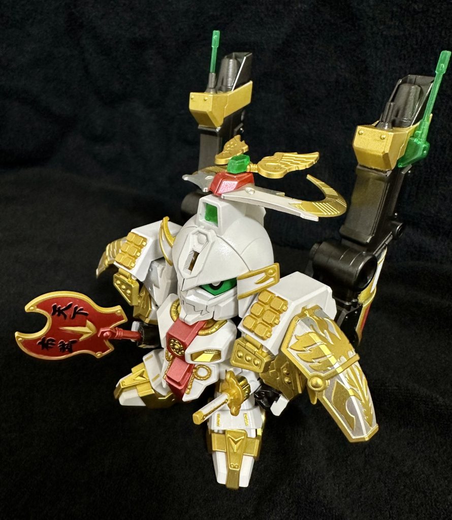 バトルマスク装着。この角度好きです。このショルダーの鎧の部分のマスキングも苦労しました。苦労した分、お気に入りです。