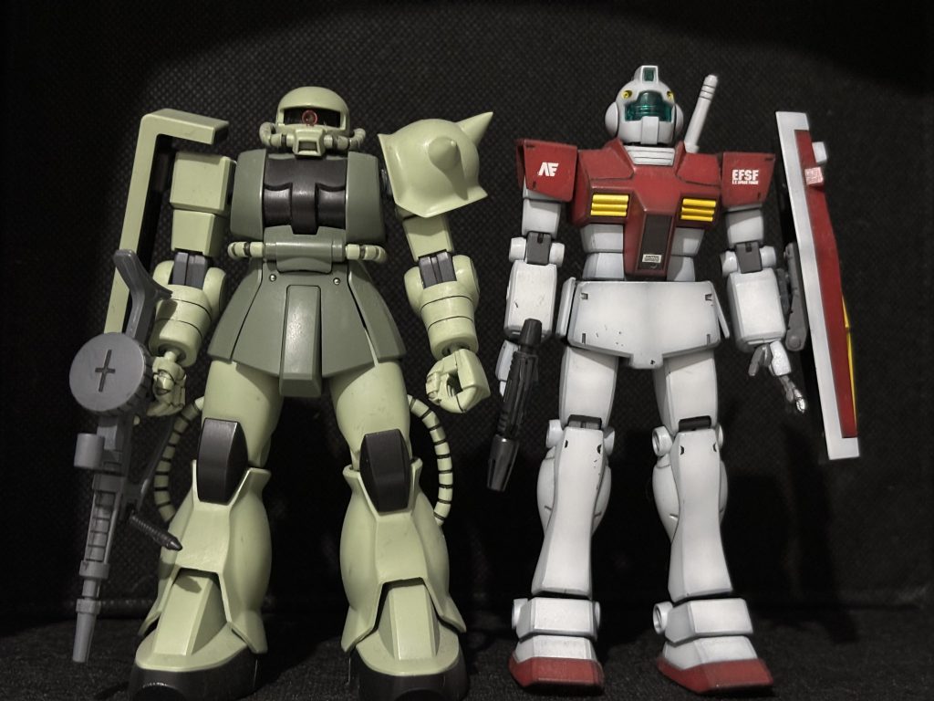 量産機同士の組み合わせ。ザクの方が強そうに見えるのはなんででしょうか...?w発売したのがだいぶ前なので合わせ目も多いですが色分けも優秀で後ハメもしやすいので個人的には神キットだと思います!