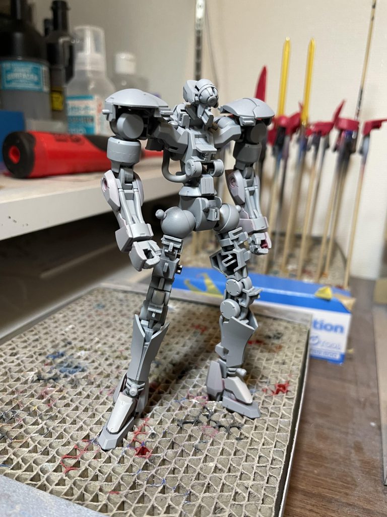 フレームはグレーサフです。