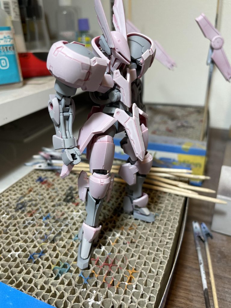 外装は白サフです。