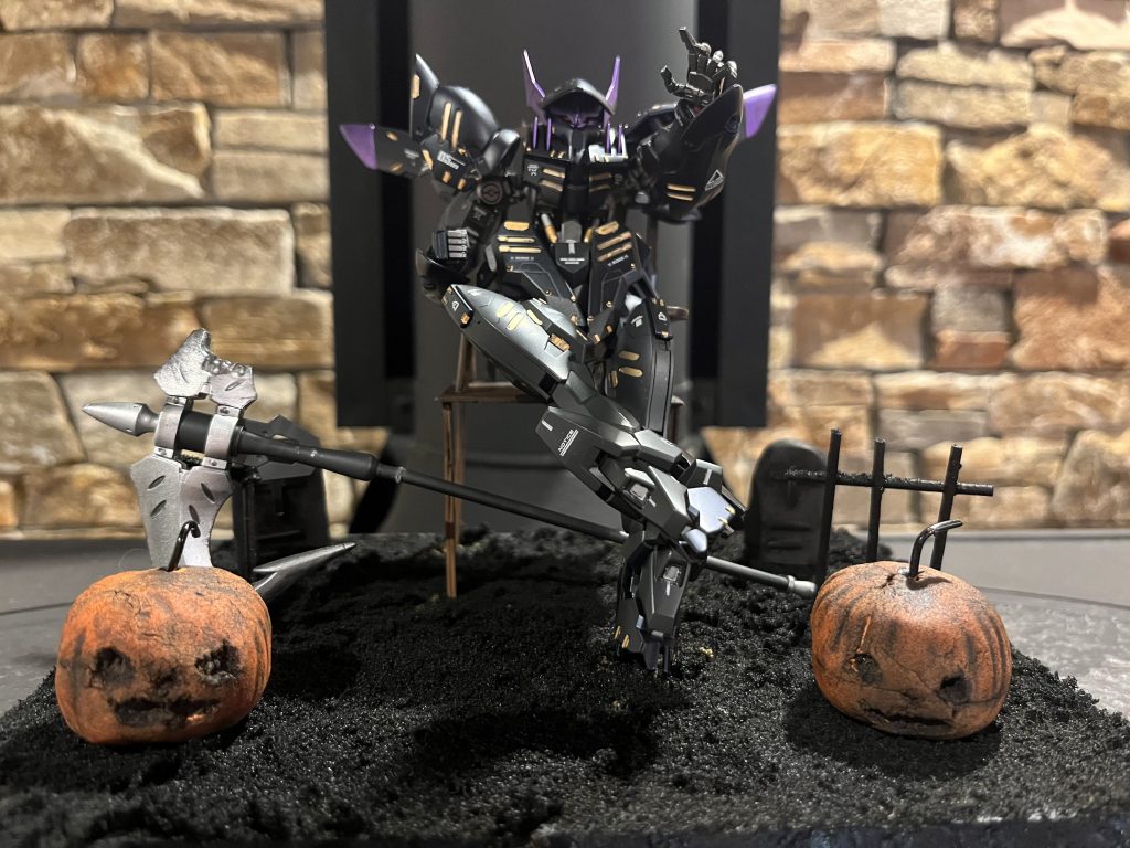皆さんハッピーハロウィーン🎃という事で今日は、10月31日ハロウィンという事去年から始めたハロウィンガンプラを今年も制作しました(๑>◡<๑)