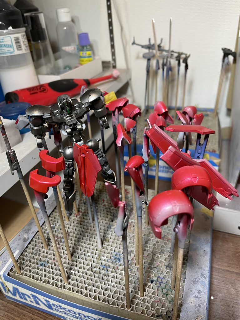 シルバー下地に赤のクリアカラー吹きました。