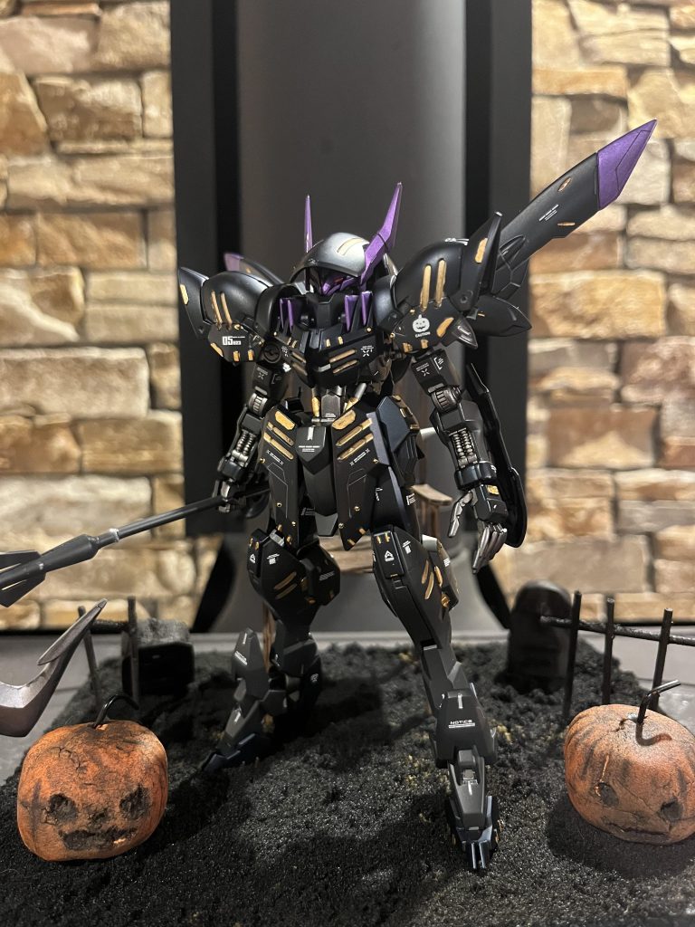 そしてポージング無しの素立ちで見るとこんな感じです!そしてここからさ今回使用した塗料を紹介したいと思います(*⁰▿⁰*)・外装ブルーブラック ガイアプリズムブルーブラック・外装グレー ガイアジャーマングレー・紫 Mr.カラーメタルバイオレット・Mr.カラー ゴールド・内部フレーム ガイアスターブライトアイアン・ツインアイ 下地ガイアスターブライトシルバー本色 Mr.カラークリアレッド・下地 ガイアメカサフスーパーへヴィ・トップコート ガイア半光沢という感じです(๑˃̵ᴗ˂̵)もしわからない部分が有れば気楽にコメントで教えてください(*^▽^*)