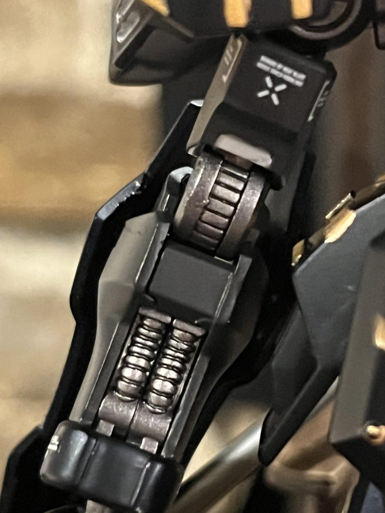 そして画像ではわかりにくいですが各所関節中央部分と動力パイプをガイアのスターブライトジュラルミンど色分けしています(*^▽^*)これもまた気に入っています(๑˃̵ᴗ˂̵)