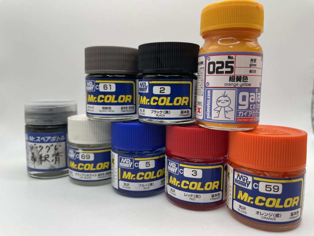 使った塗料です。ダークグレーは関節グランプリホワイトは白パーツブルーと赤は黒を少し加えて使いました。オレンジとイエローを混ぜて目とアンテナに使いました。焼鉄色はウェポンユニット06につかいました。  