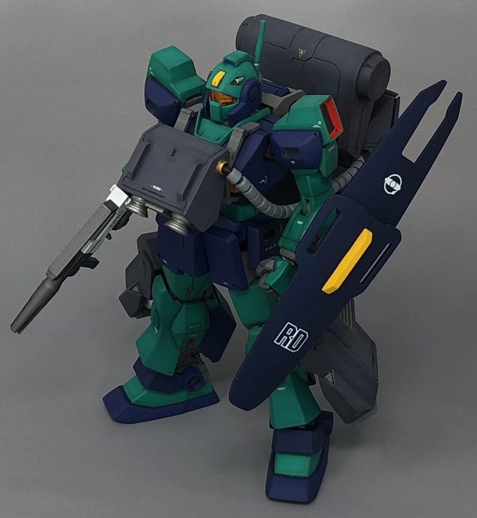 バリュートパック装備です。百式さんやマラサイさんの時に作ったものは流用せず新規で全く同じ物を制作しました。エゥーゴ版のバリュートは黒っぽい色なのですが、シーンによって結構色味が事なっているので悩まされます。今回は百式さんのものよりも暗い色にしています。