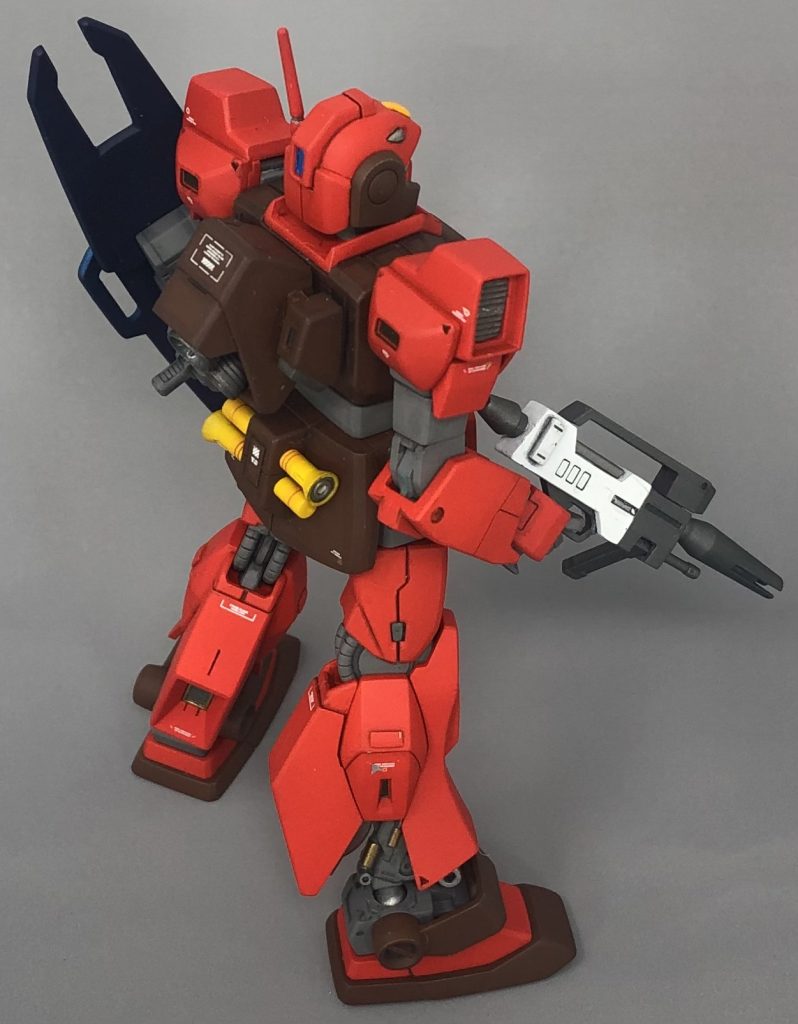 リックディアスカラーでネモさんを塗装すると肩のバーニアの塗り分けが若干楽になりますw