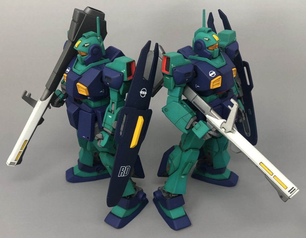 リックディアスさんのクレイ・バズーカはグリップが可動しないので可動化させて、更に肩で担げる様に延長してあります。