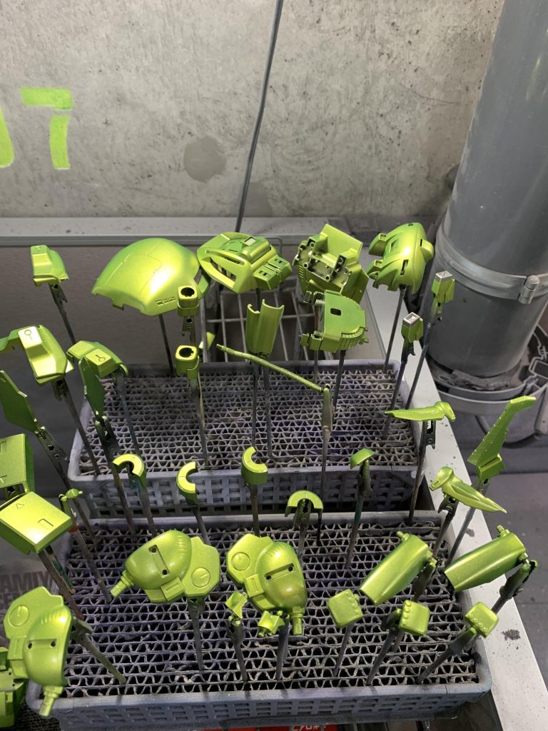 まず1回目のクリアーイエロー塗装