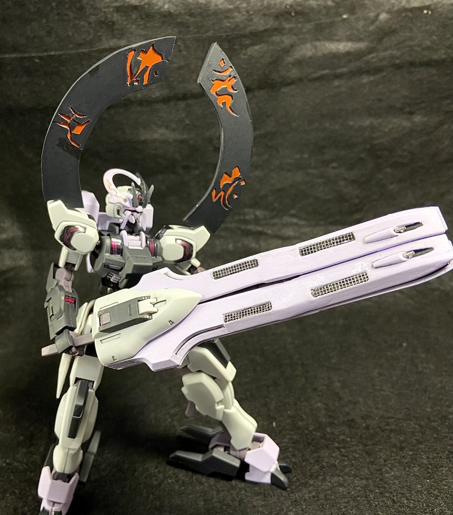ガーディアンもプラ板で延長してます。シールを貼る位置の境目でカットすればなんとか延長可能です。銃口はメタルパーツを埋め込み、側面にも金属メッシュを接着しました。
