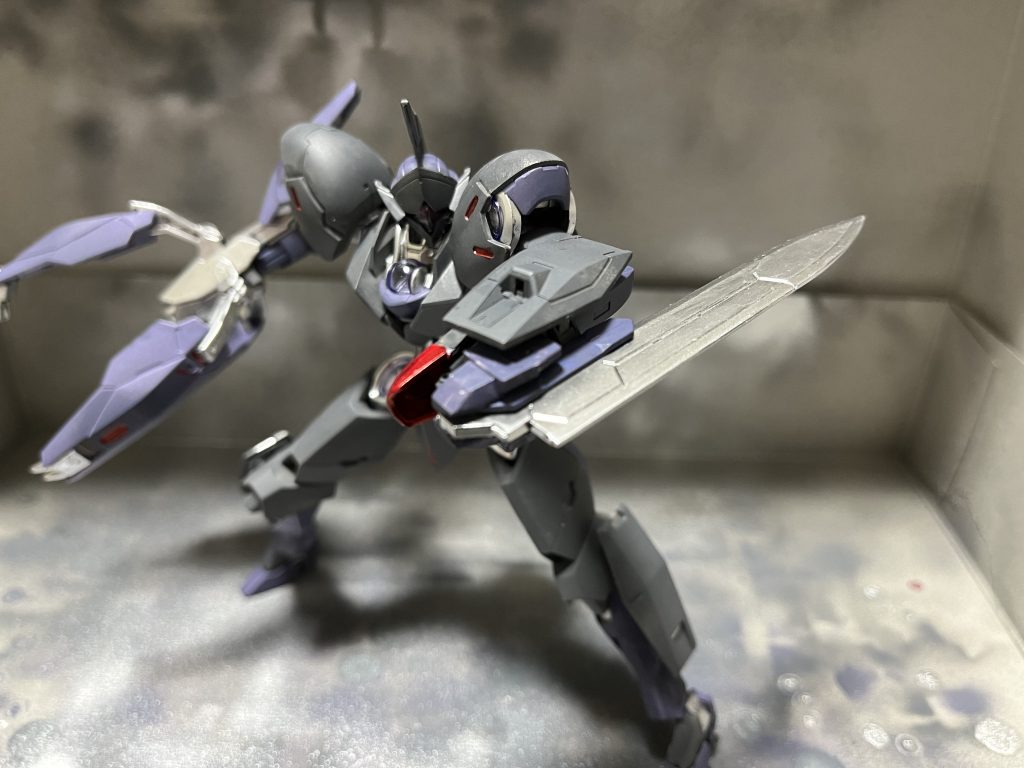 エクシアのGNソードを改造して装備！この機体色ならランスじゃ無くこういうのが良いな！と思い作りました。