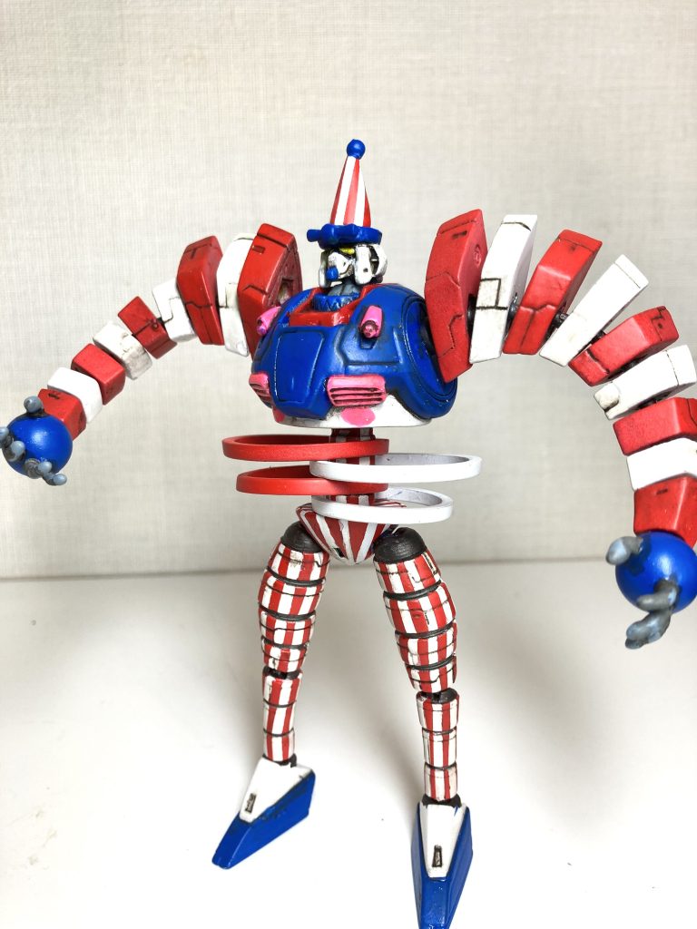 黒縁メガネ型のゴーグルでも付けようかと思いましたが、アニメ準拠でやめておきました。