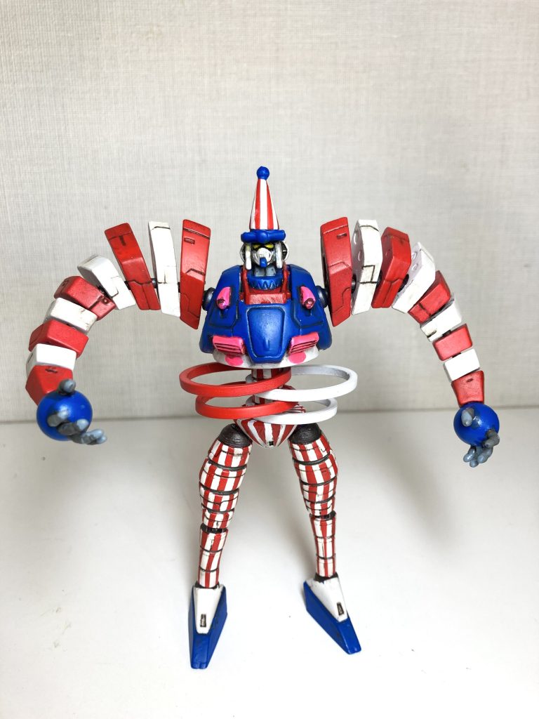 押入れに眠っていたモビルスーツインアクションのジェスターガンダムを改造して作りました。と言っても、頭部の形状変更が主な改造点です。三角帽子を立てて、V字はハチマキ？リボン？に変わっています。