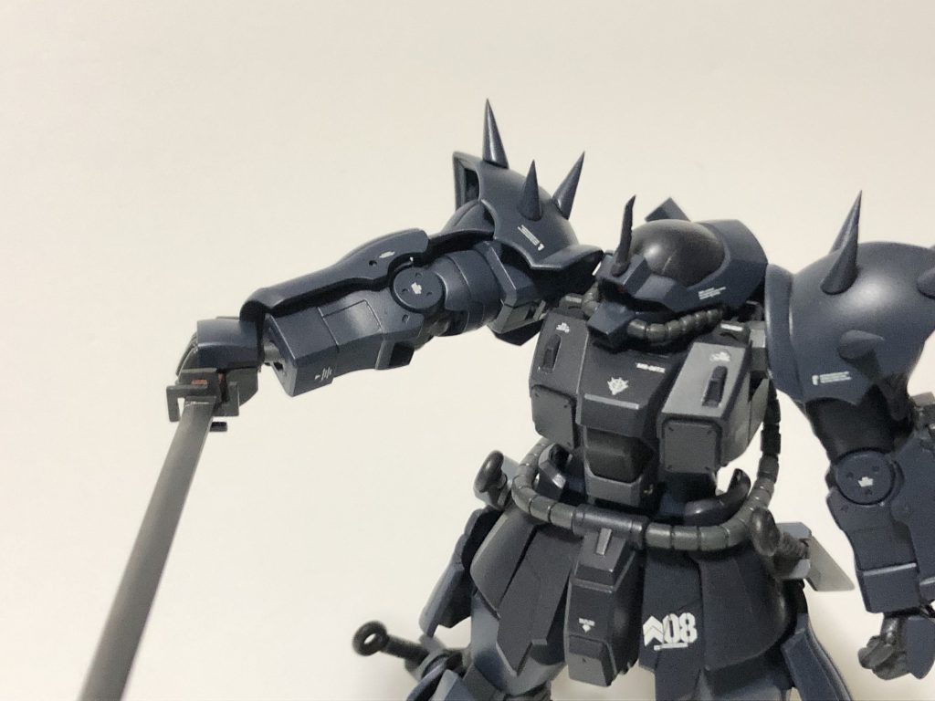 角、肩の刺々は兎に角、尖らせました。刀の鍔はノリで卍型に彫っています。　　　　　卍解している訳ではありません。