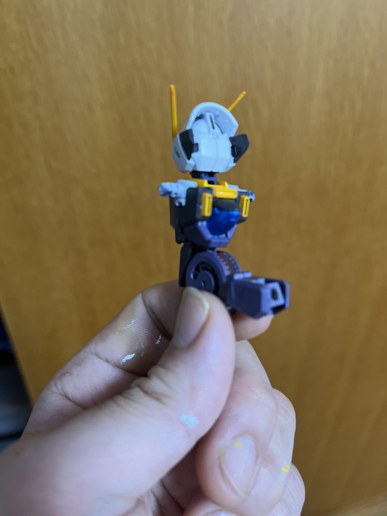 キットではオミットされてる背面スラスターをMSGのパーツから再現しました